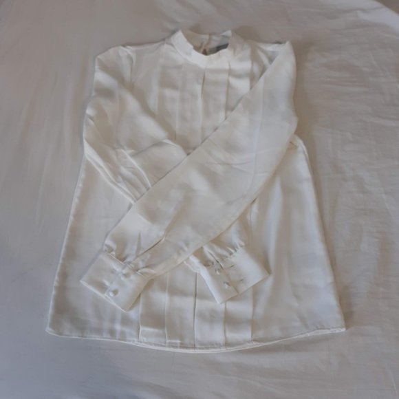 H&M pleat front blouse - Picture 3 of 6